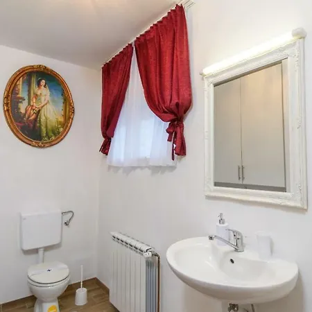 Three Bedroom With Beautiful View - Reina Appartamento Traù