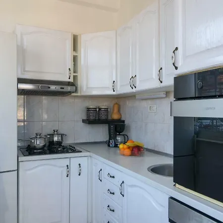 Three Bedroom With Beautiful View - Reina Appartamento Traù