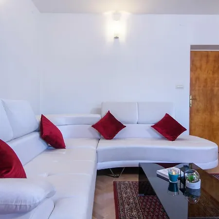 Three Bedroom With Beautiful View - Reina * Traù