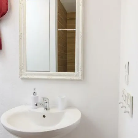 Three Bedroom With Beautiful View - Reina Appartamento