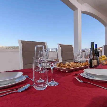 Appartamento Three Bedroom With Beautiful View - Reina