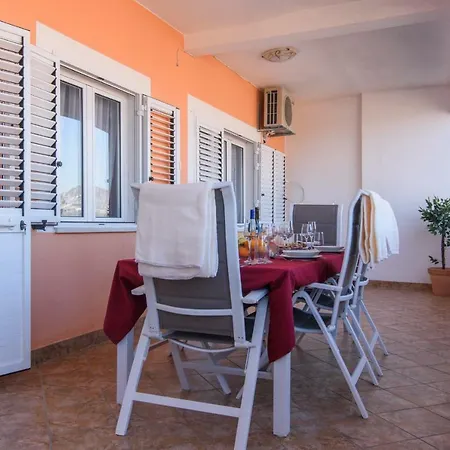 Appartamento Three Bedroom With Beautiful View - Reina