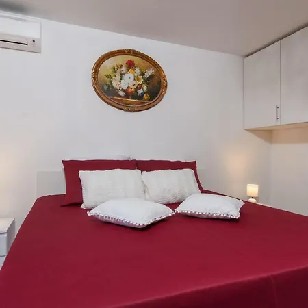 Three Bedroom With Beautiful View - Reina Appartamento *