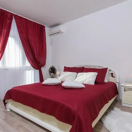 Three Bedroom With Beautiful View - Reina * 特罗吉尔