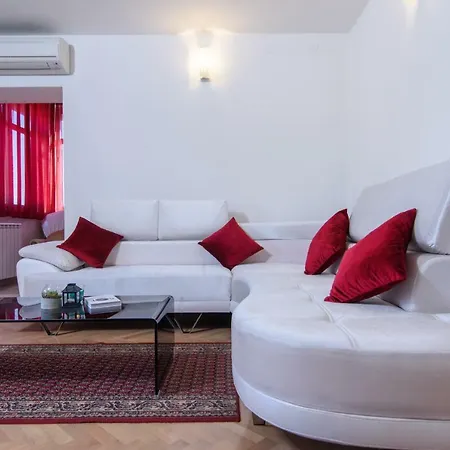 Three Bedroom With Beautiful View - Reina